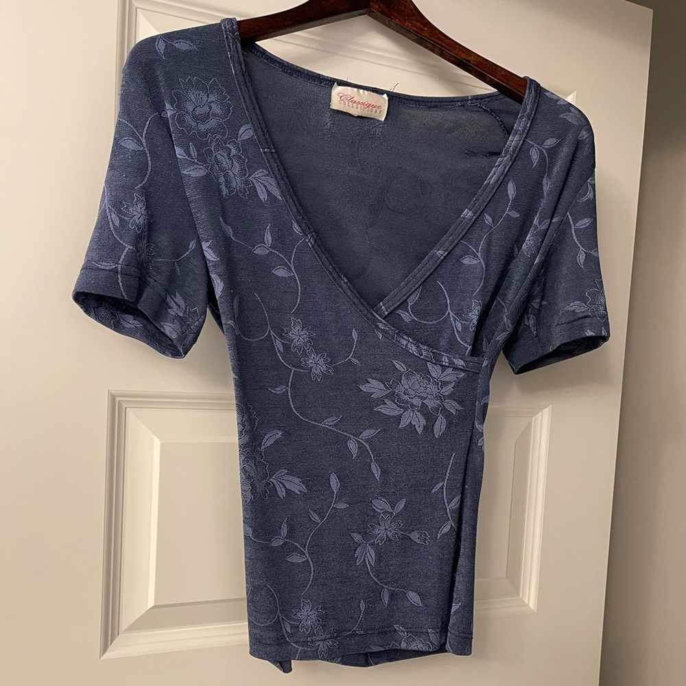 🌟HOST PICK🌟Ladies Crossover v-neck blouse.